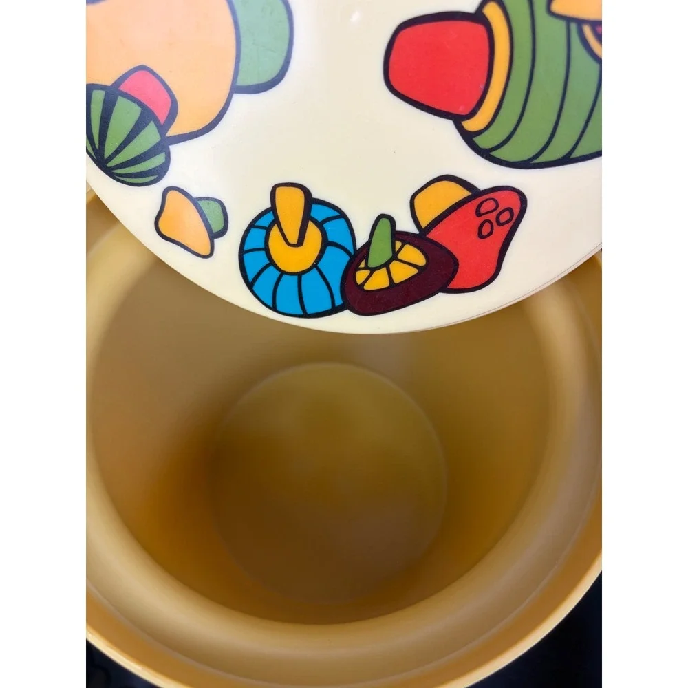 VTG 70s Rubbermaid Mushroom Canister Set of 4 Yellow Kitchen Storage nestjng